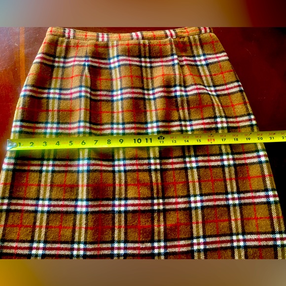 🧶INTRIGUING THREADS🧶 VTG PLAID WOOL BLEND FRINGE HEM KICK SLIT SKIRT EUC❣️ - Picture 9 of 10